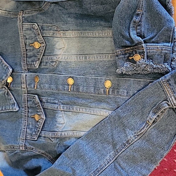 Crop Denim Raw Hem Jacket. NWOT - Picture 1 of 8